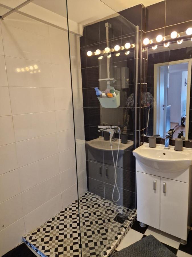 Comfy Center Apartment Скопие Екстериор снимка